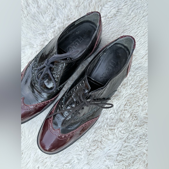 THE FLEXX Leather Wingtip Oxfords in Black and Burgundy Size 10 - Picture 1 of 7